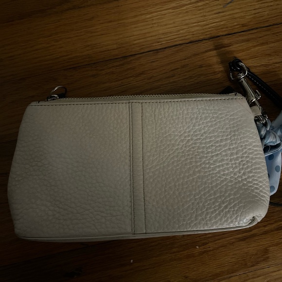 Small coach purse! - Picture 6 of 7